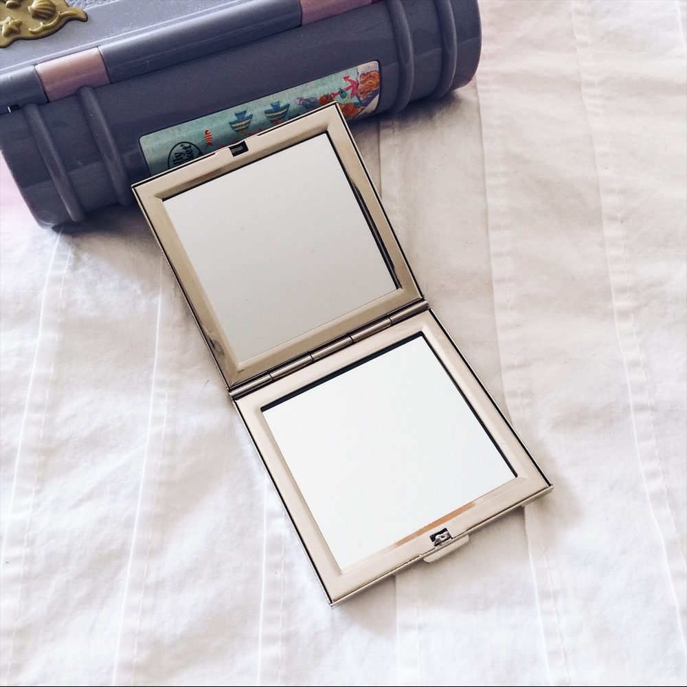 Floral Compact Mirror - Picture 2 of 3